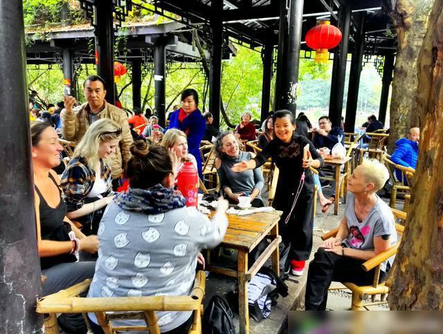 买茶叶“遭拒”老板:没这样卖过麻将胡了模拟器英国游客在中国(图1) 买茶叶“遭拒”老板:没这样卖过麻将胡了模拟器英国游客在中国(图1)