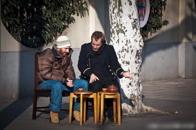 买茶叶“遭拒”老板:没这样卖过麻将胡了模拟器英国游客在中国(图3) 买茶叶“遭拒”老板:没这样卖过麻将胡了模拟器英国游客在中国(图3)