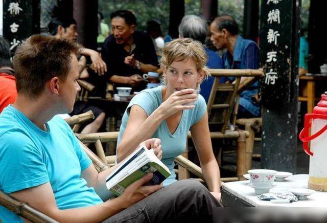 买茶叶“遭拒”老板:没这样卖过麻将胡了模拟器英国游客在中国(图4) 买茶叶“遭拒”老板:没这样卖过麻将胡了模拟器英国游客在中国(图4)